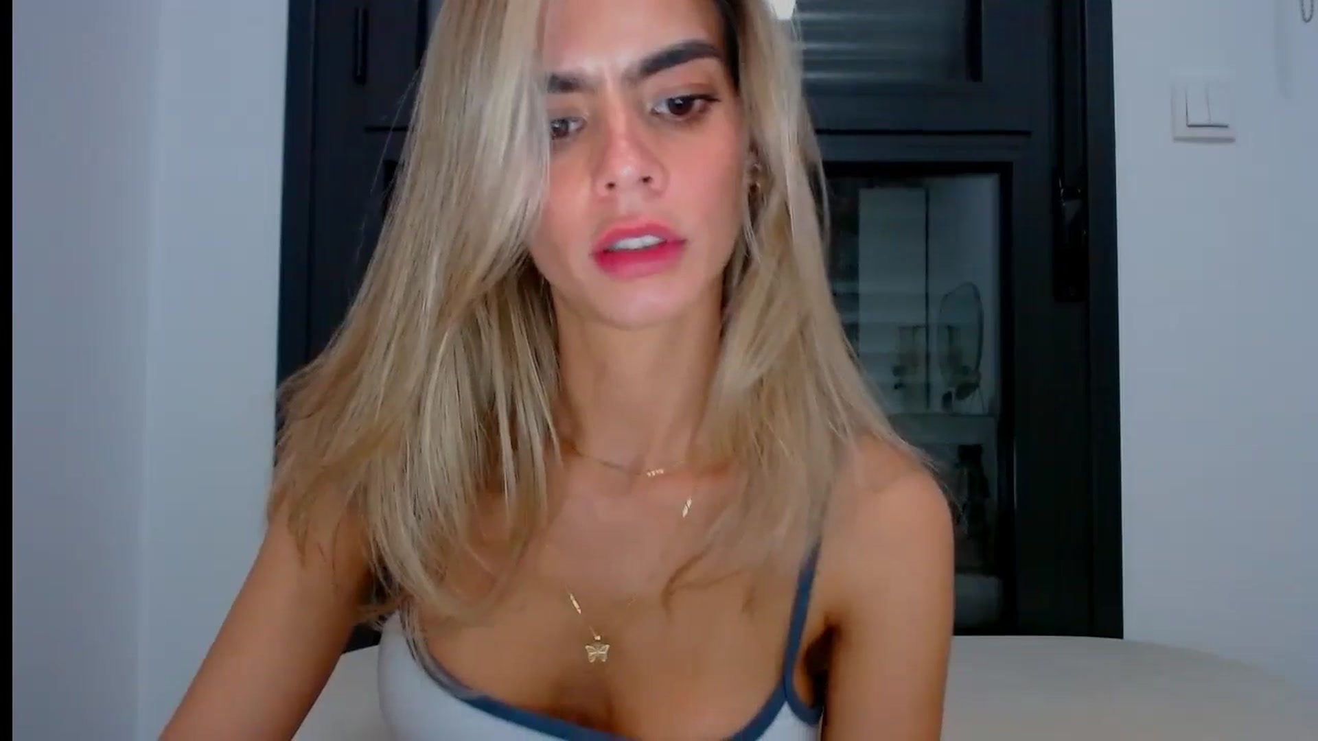 Gallery image thumbnail from fresagirl's myfreecams stream on, 10/02/2024, 23:00 image 18 of 20