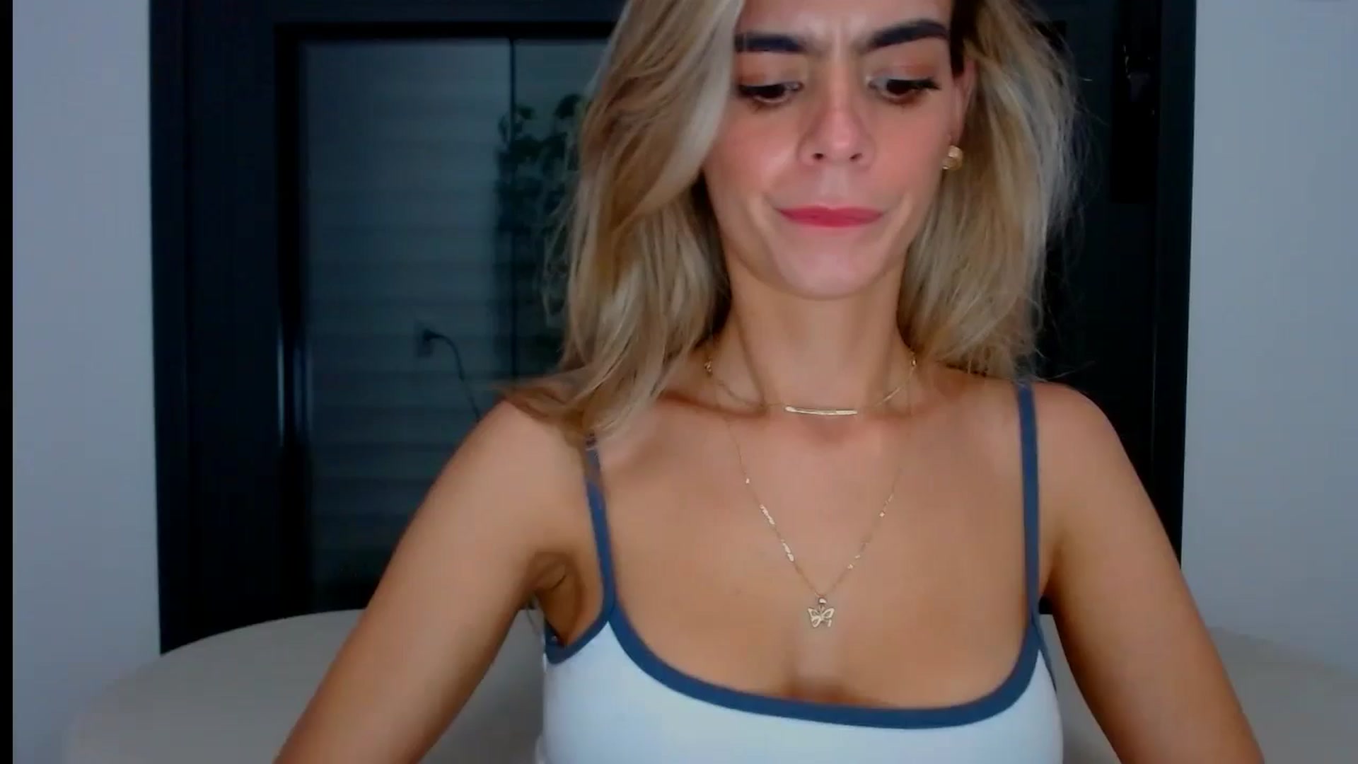Gallery image thumbnail from fresagirl's myfreecams stream on, 10/02/2024, 23:00 image 1 of 20