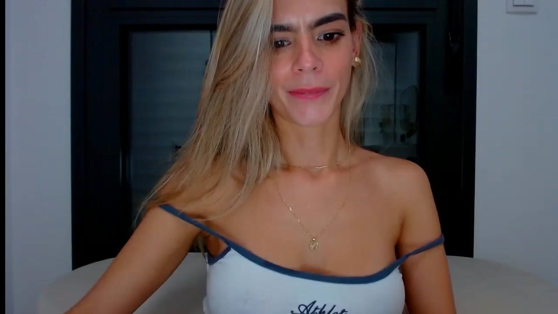 Gallery image thumbnail from fresagirl's myfreecams stream on, 10/02/2024, 23:00 image 3 of 20