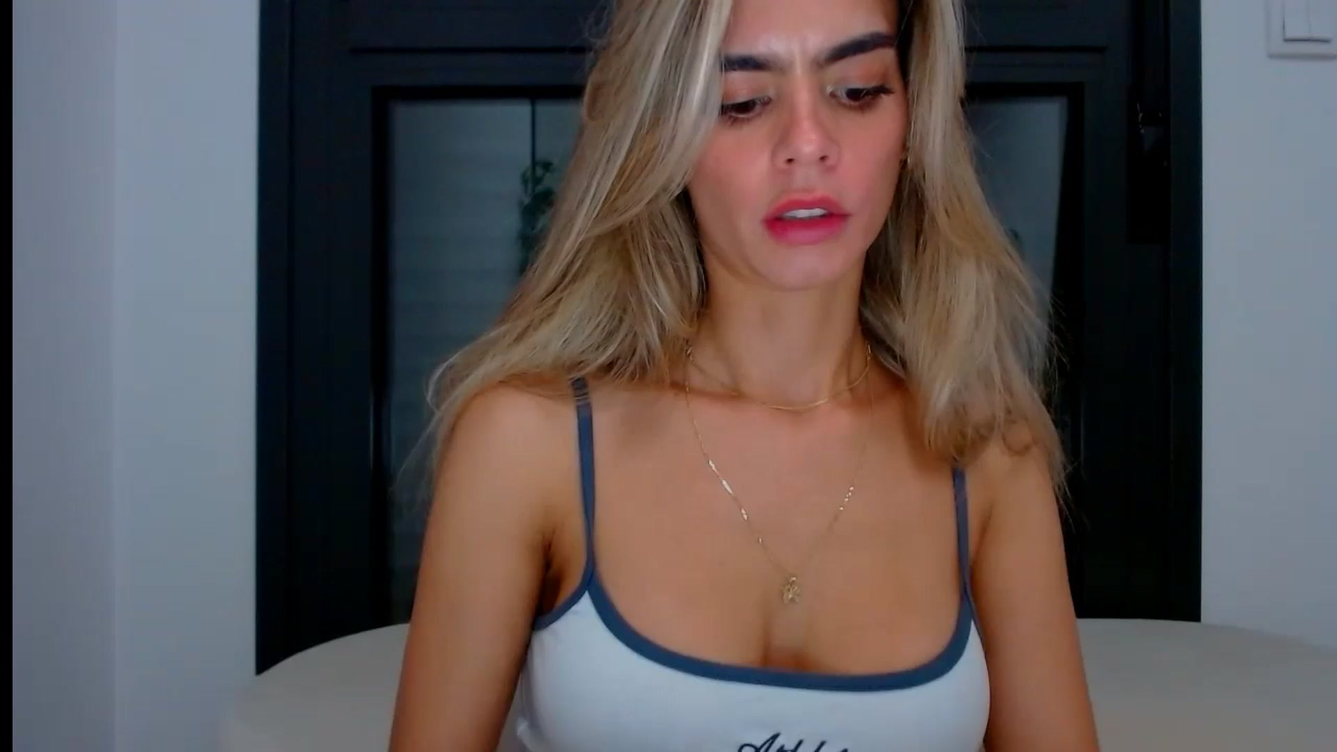 Gallery image thumbnail from fresagirl's myfreecams stream on, 10/02/2024, 23:00 image 19 of 20