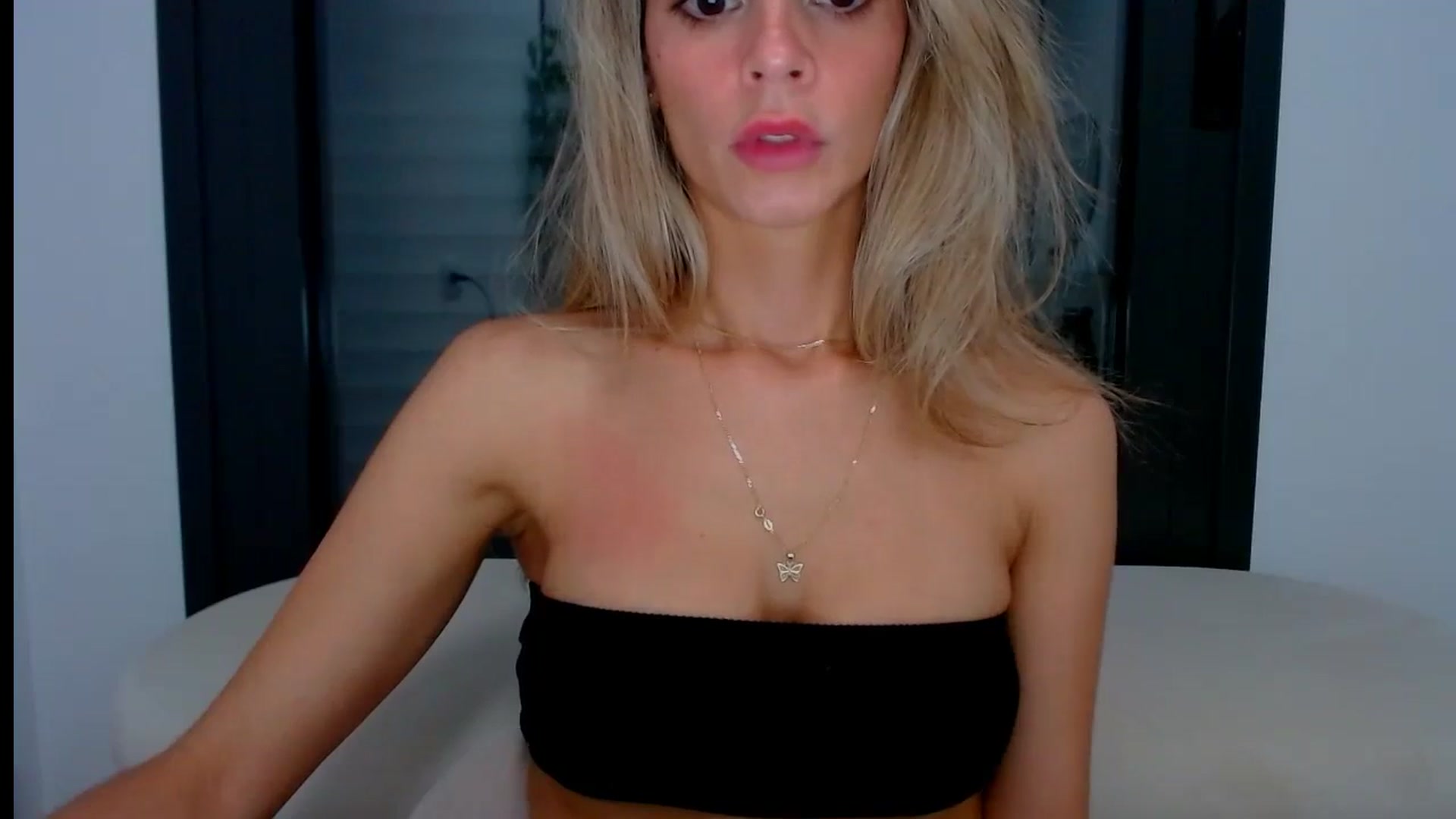 Gallery image thumbnail from fresagirl's myfreecams stream on, 10/03/2024, 21:11 image 9 of 20