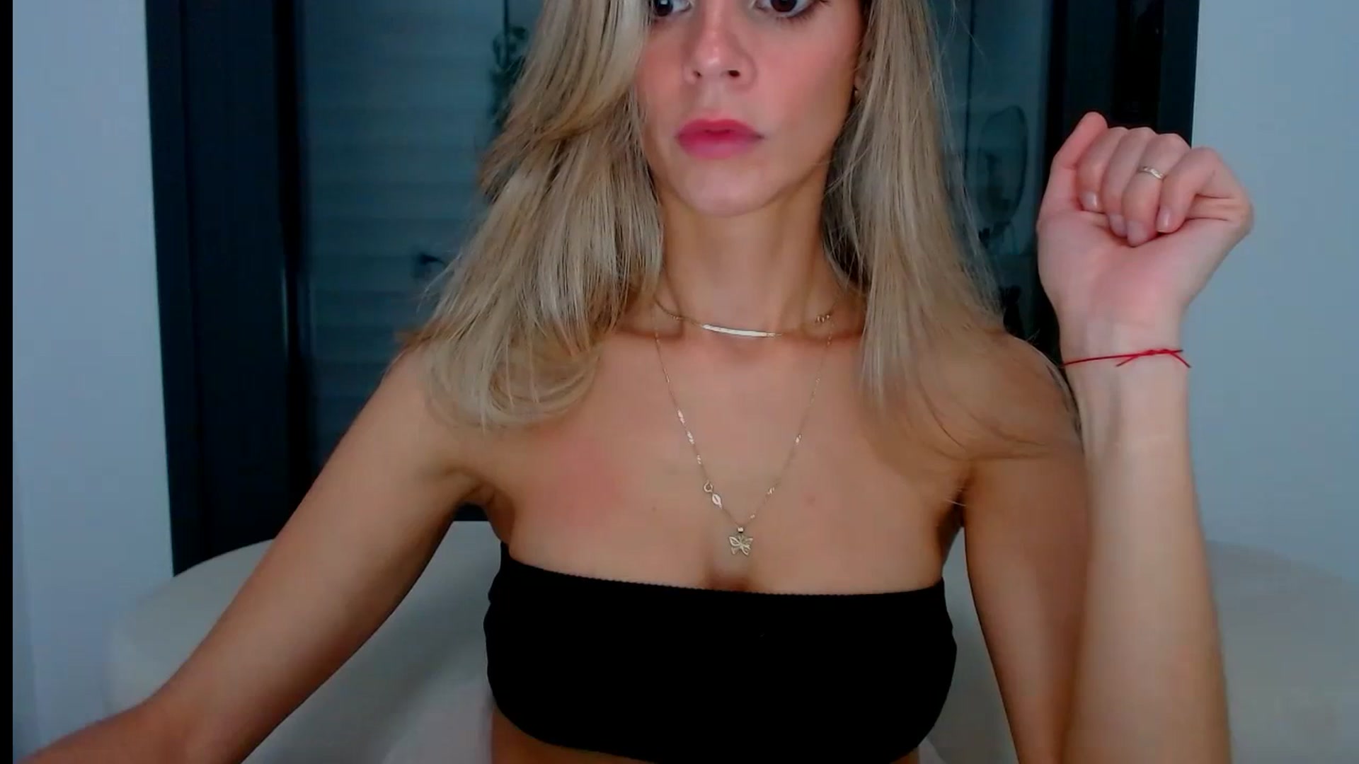 Gallery image thumbnail from fresagirl's myfreecams stream on, 10/03/2024, 21:11 image 11 of 20