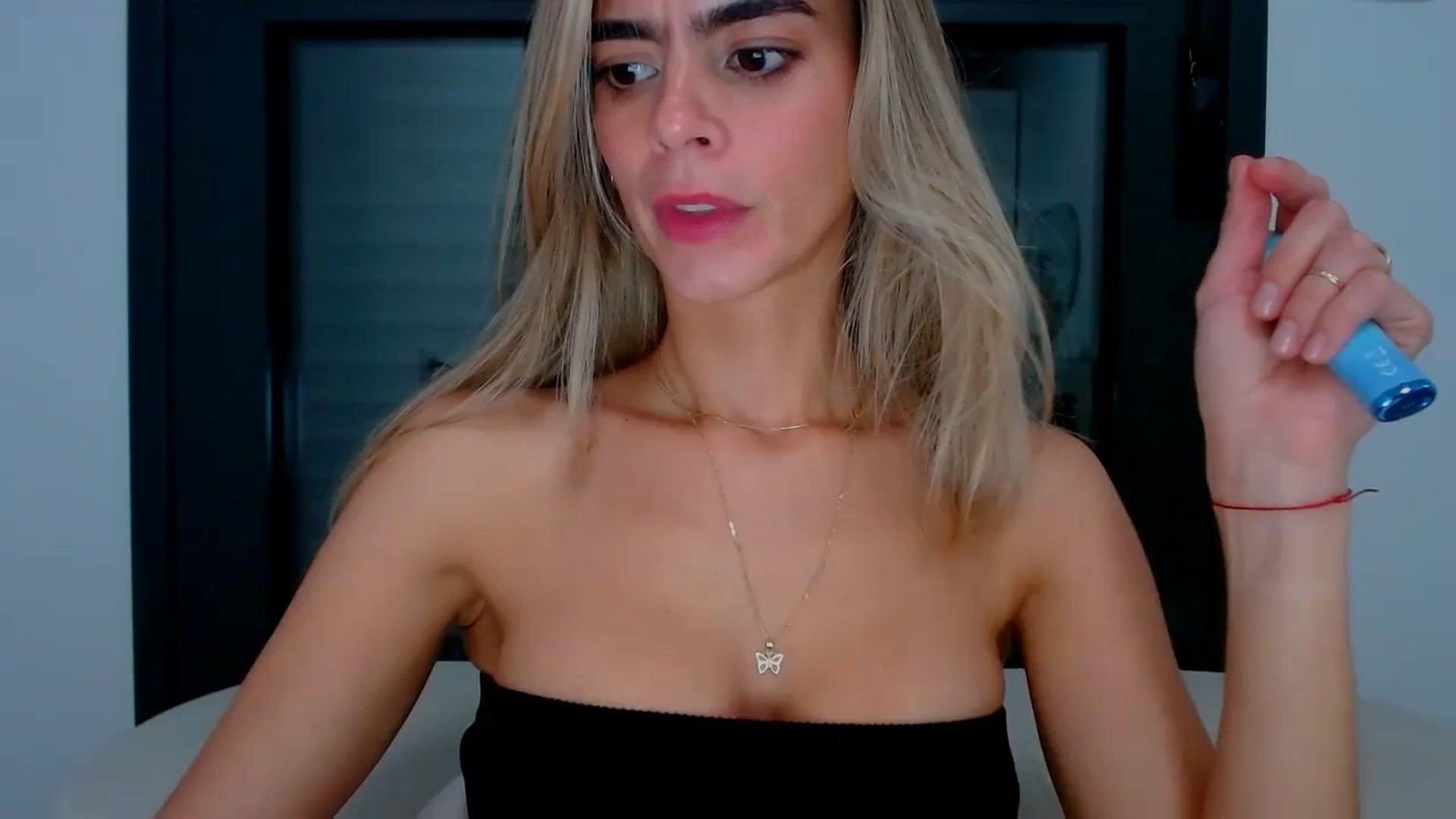Gallery image thumbnail from fresagirl's myfreecams stream on, 10/03/2024, 22:49 image 12 of 20