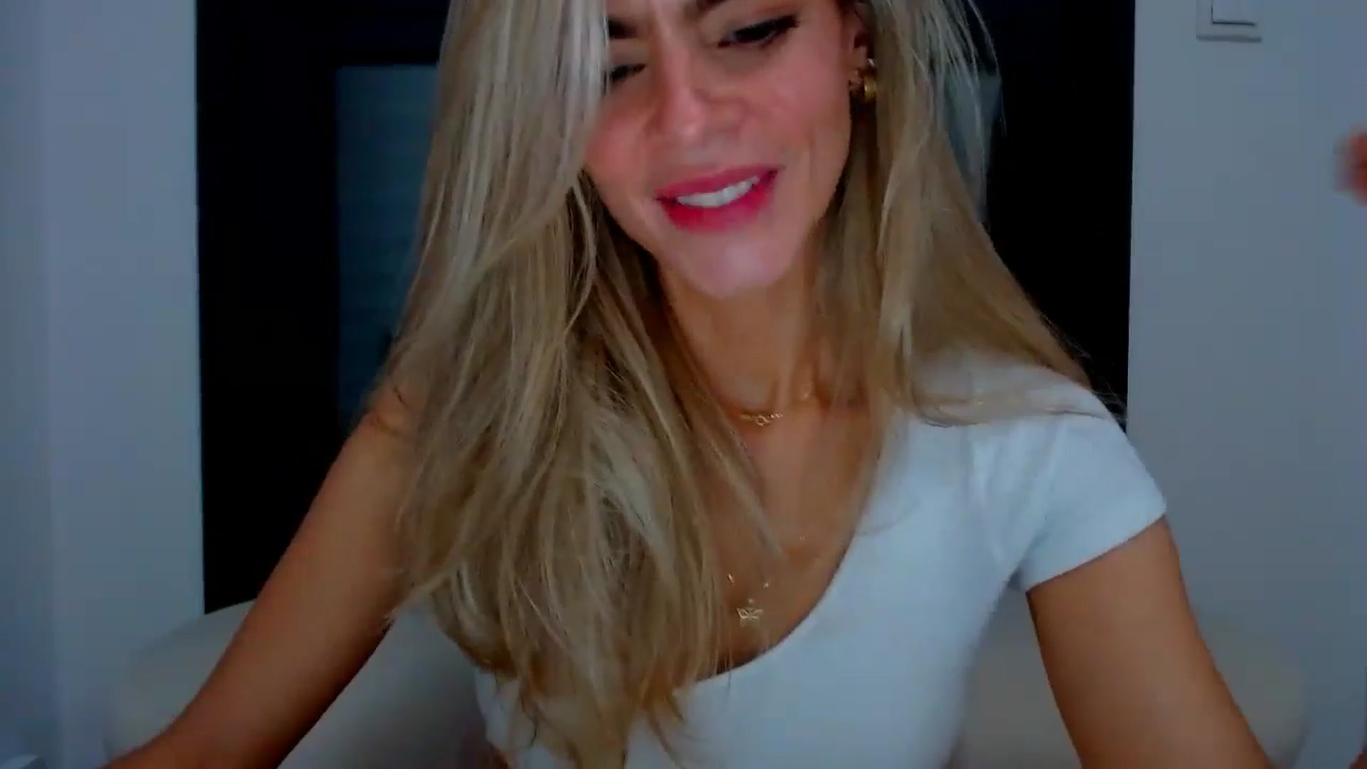 Gallery image thumbnail from fresagirl's myfreecams stream on, 10/09/2024, 23:13 image 15 of 20