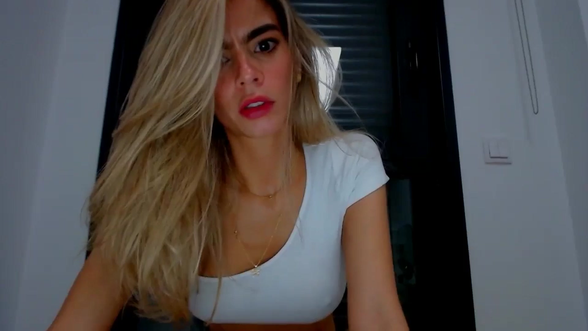 Gallery image thumbnail from fresagirl's myfreecams stream on, 10/09/2024, 23:13 image 9 of 20