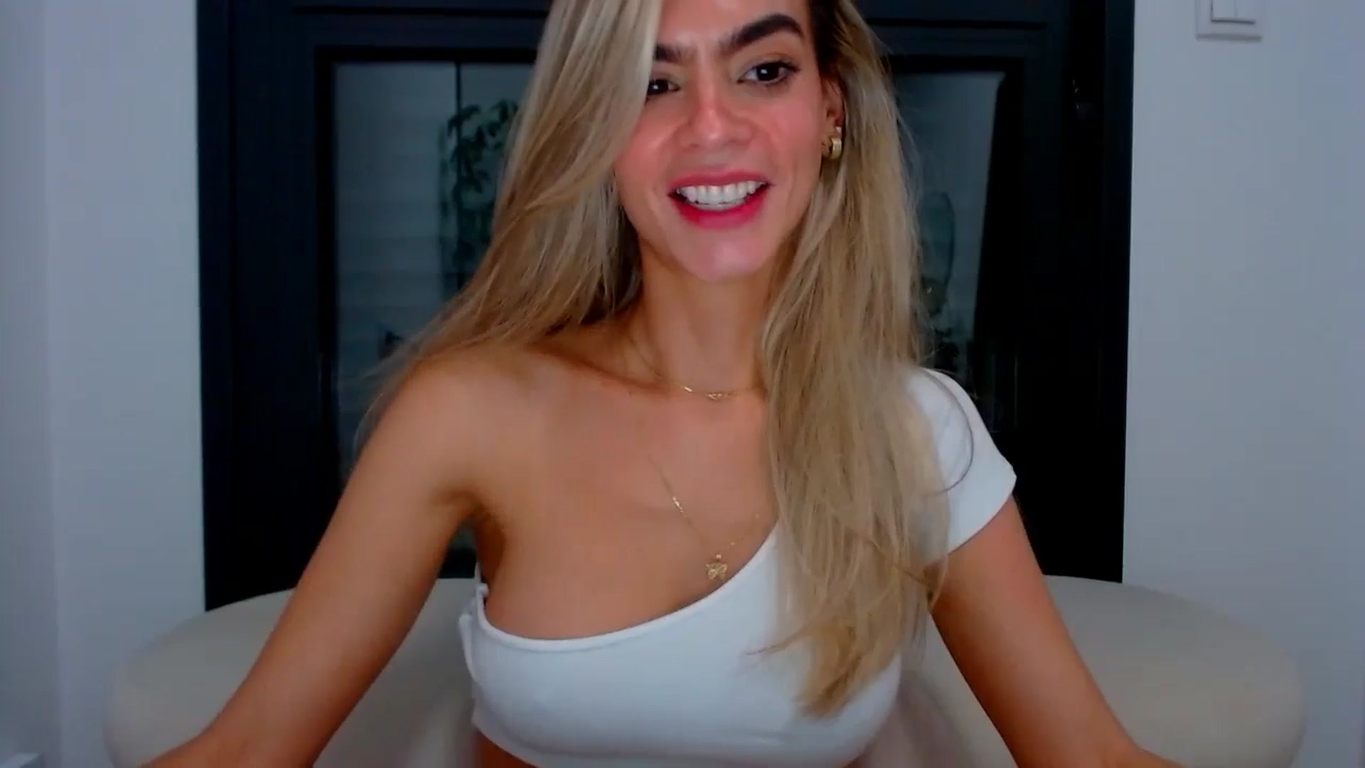 Gallery image thumbnail from fresagirl's myfreecams stream on, 10/09/2024, 23:13 image 17 of 20