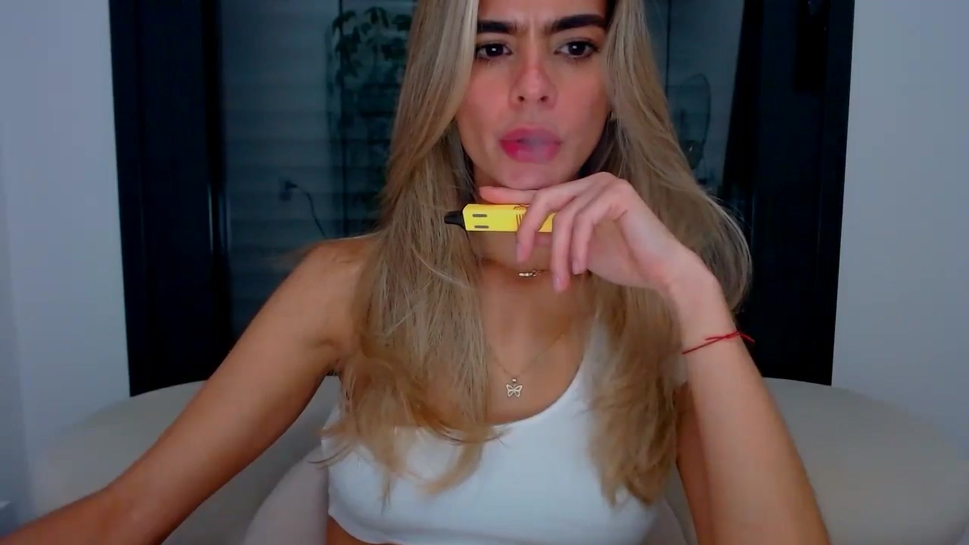 Gallery image thumbnail from fresagirl's myfreecams stream on, 10/10/2024, 24:17 image 5 of 20