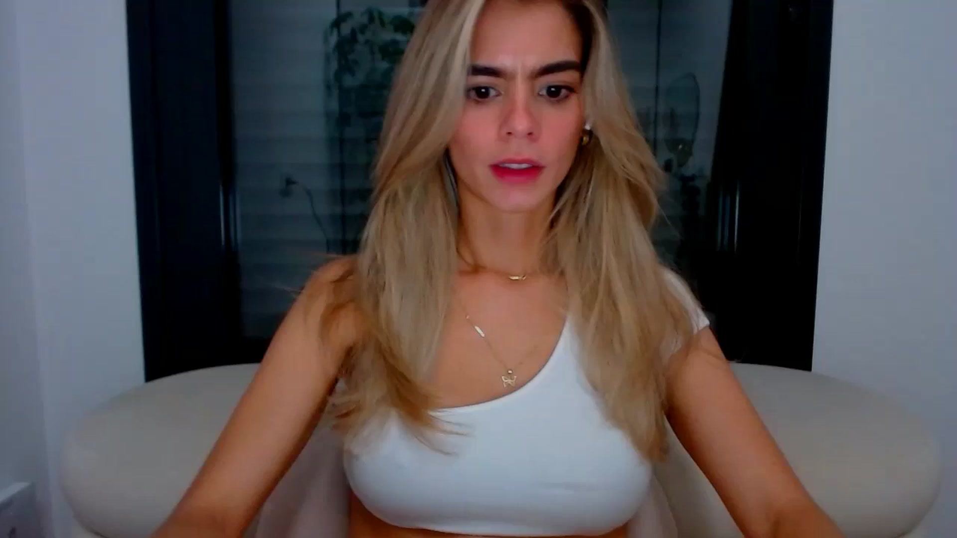Gallery image thumbnail from fresagirl's myfreecams stream on, 10/10/2024, 24:17 image 2 of 20