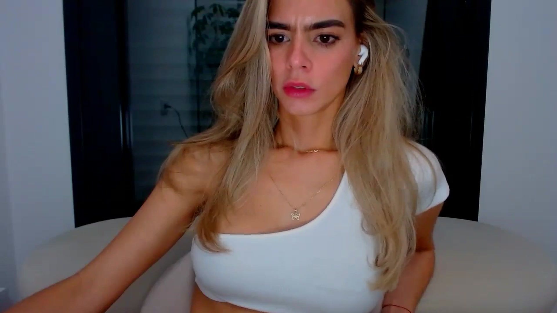 Gallery image thumbnail from fresagirl's myfreecams stream on, 10/10/2024, 24:17 image 9 of 20