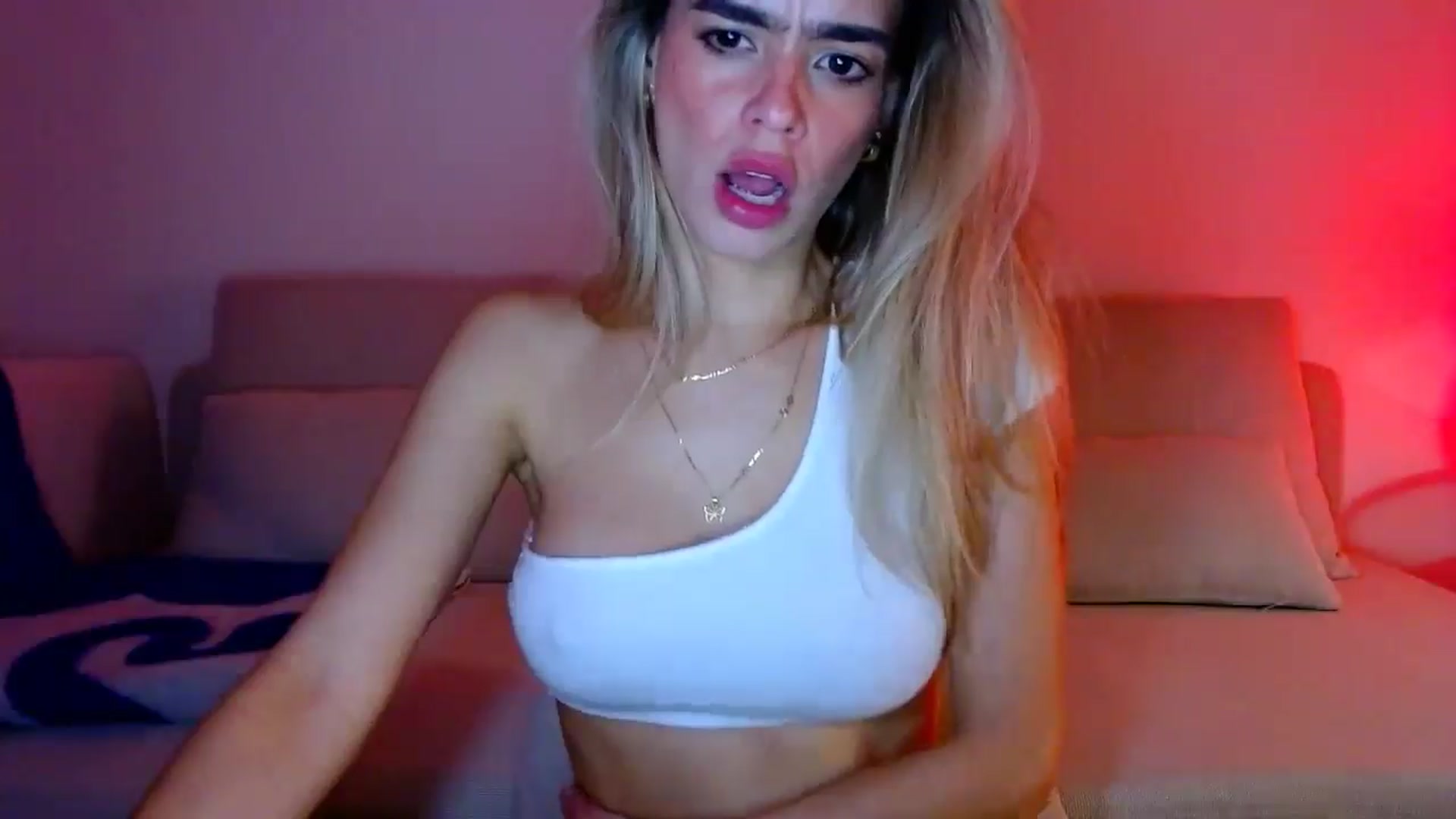 Gallery image thumbnail from fresagirl's myfreecams stream on, 11/25/2024, 21:52 image 6 of 20