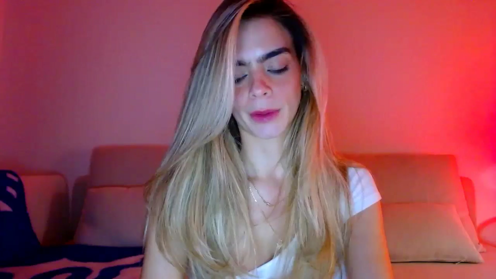 Gallery image thumbnail from fresagirl's myfreecams stream on, 11/25/2024, 23:30 image 5 of 20
