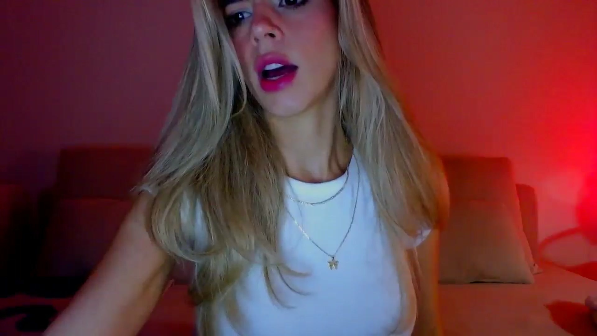 Gallery image thumbnail from fresagirl's myfreecams stream on, 11/27/2024, 21:08 image 5 of 20