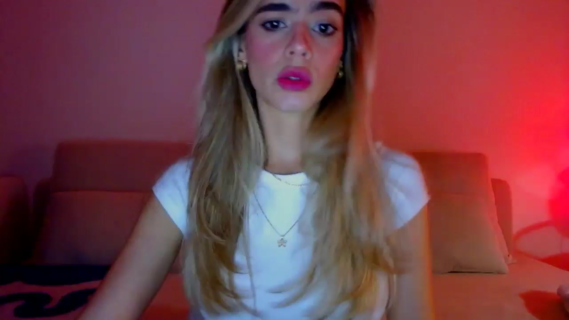 Gallery image thumbnail from fresagirl's myfreecams stream on, 11/27/2024, 21:08 image 13 of 20
