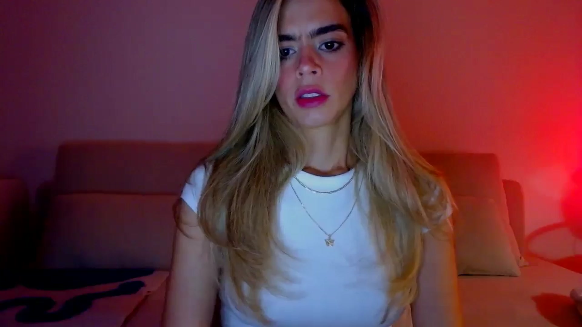 Gallery image thumbnail from fresagirl's myfreecams stream on, 11/27/2024, 21:08 image 3 of 20