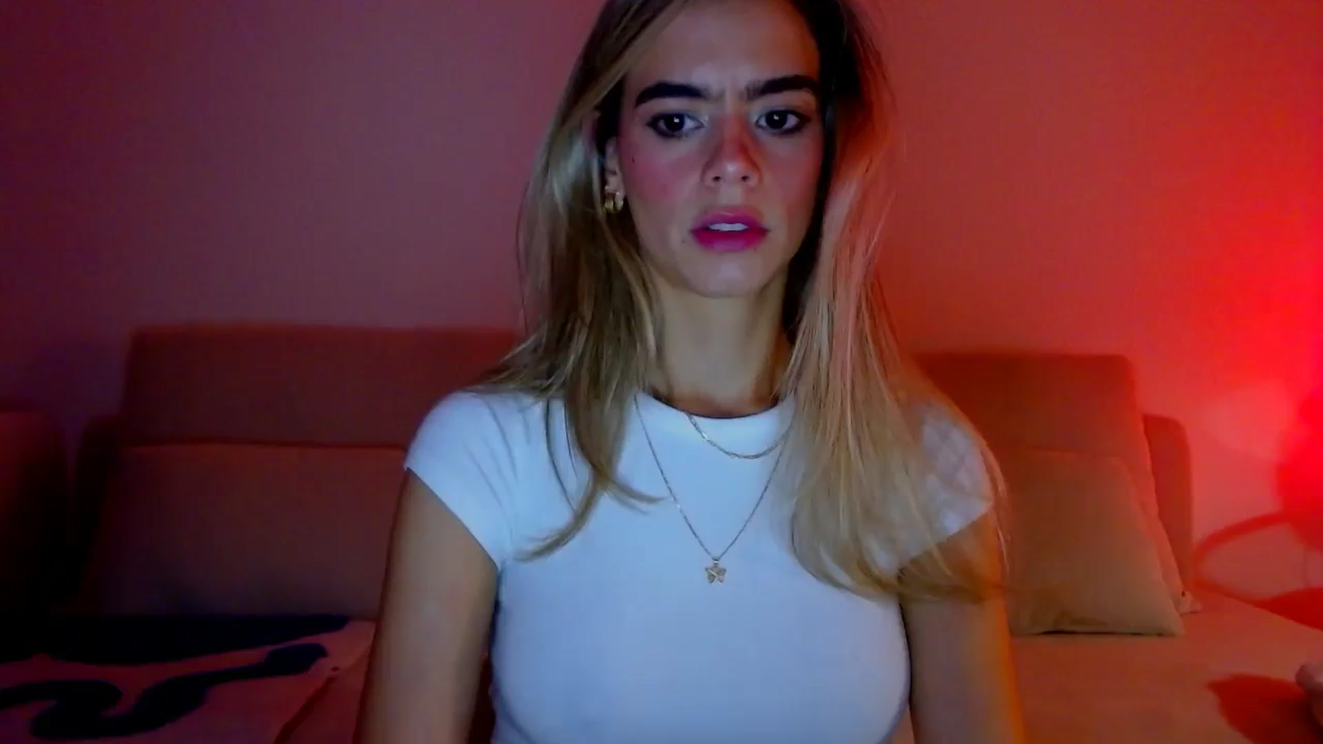 Gallery image thumbnail from fresagirl's myfreecams stream on, 11/27/2024, 21:08 image 10 of 20