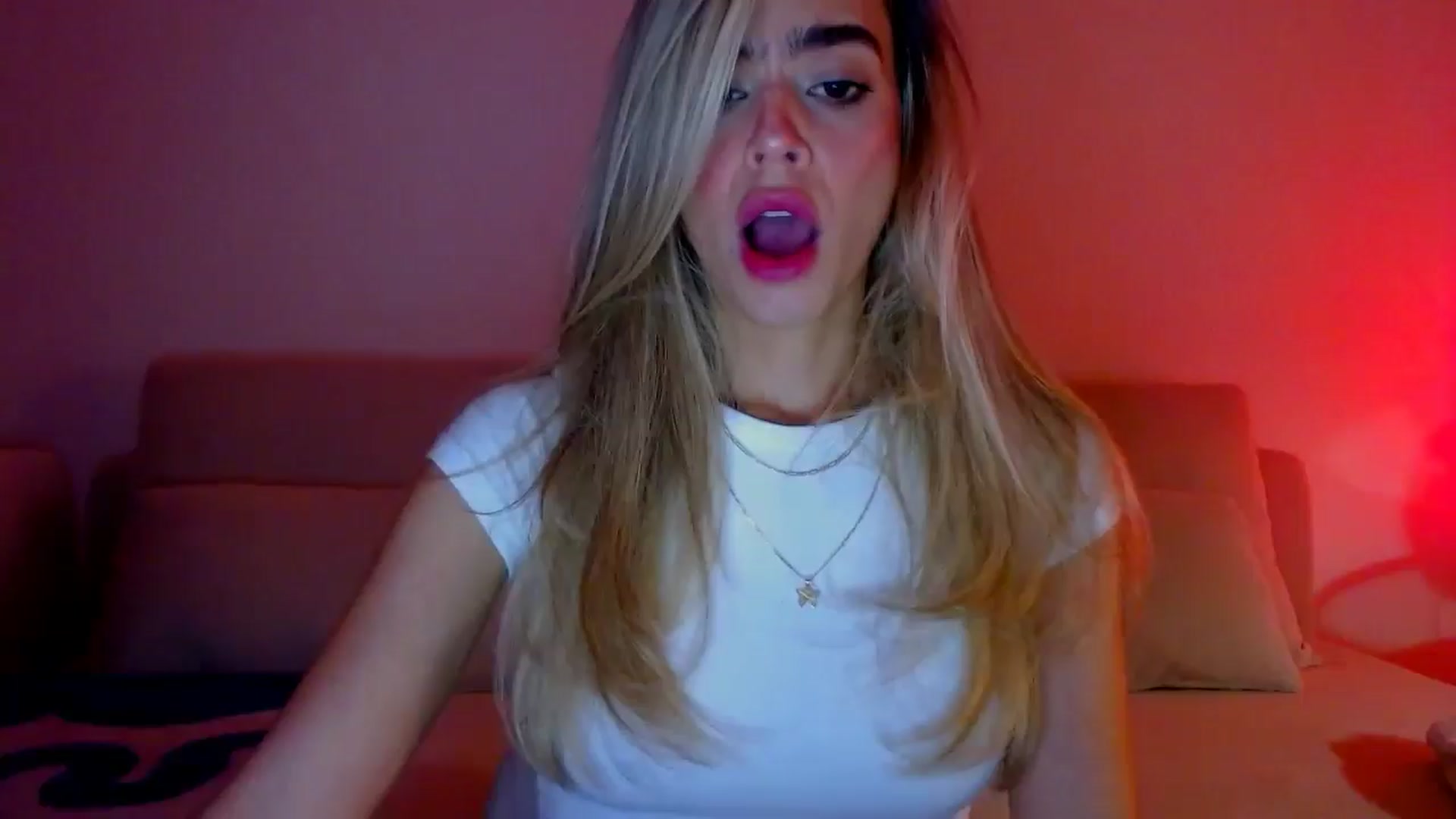 Gallery image thumbnail from fresagirl's myfreecams stream on, 11/27/2024, 21:08 image 2 of 20