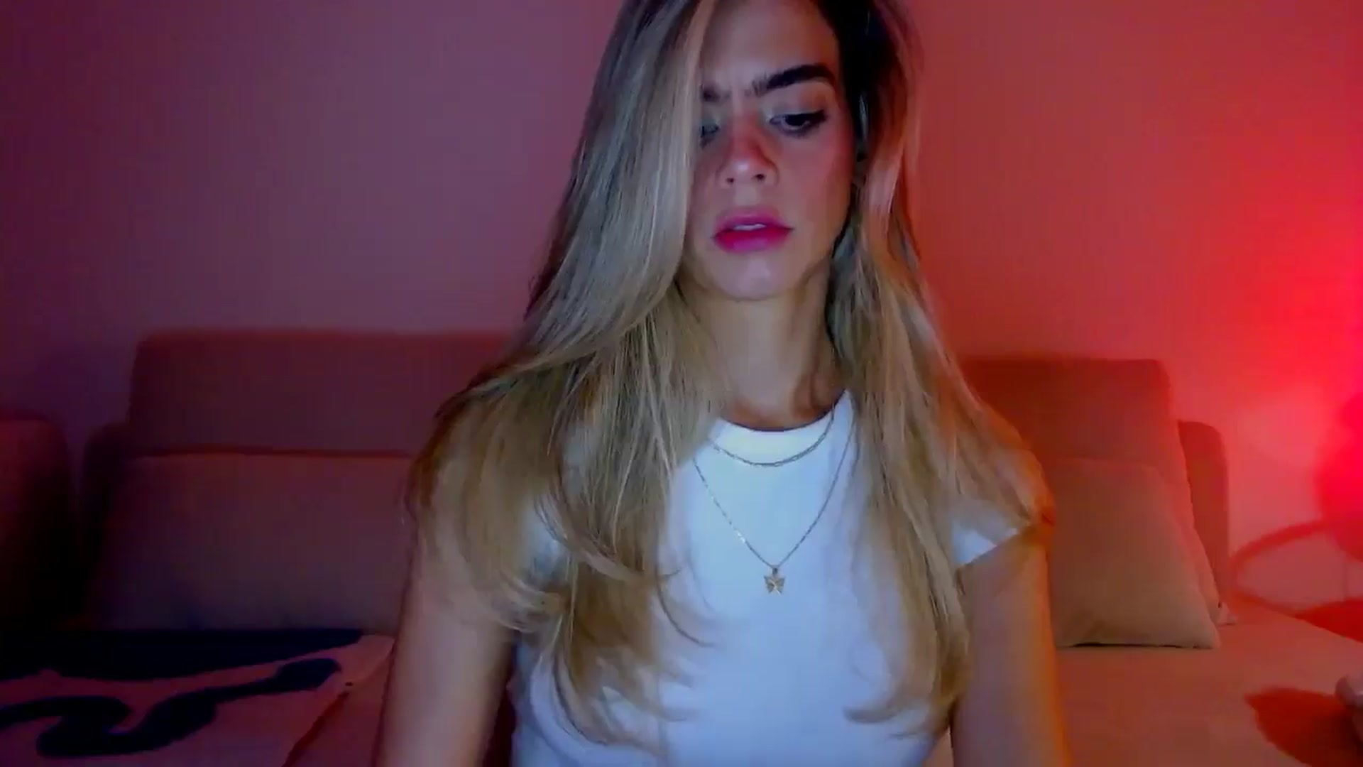 Gallery image thumbnail from fresagirl's myfreecams stream on, 11/27/2024, 21:08 image 4 of 20
