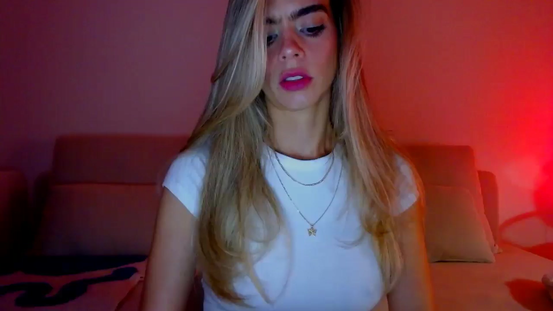 Gallery image thumbnail from fresagirl's myfreecams stream on, 11/27/2024, 21:08 image 1 of 20