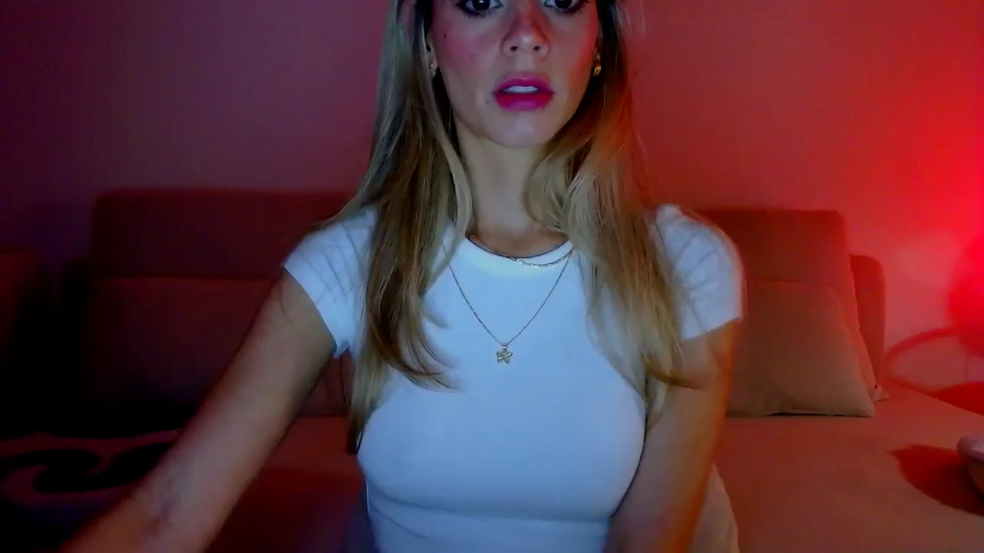Gallery image thumbnail from fresagirl's myfreecams stream on, 11/27/2024, 21:08 image 17 of 20