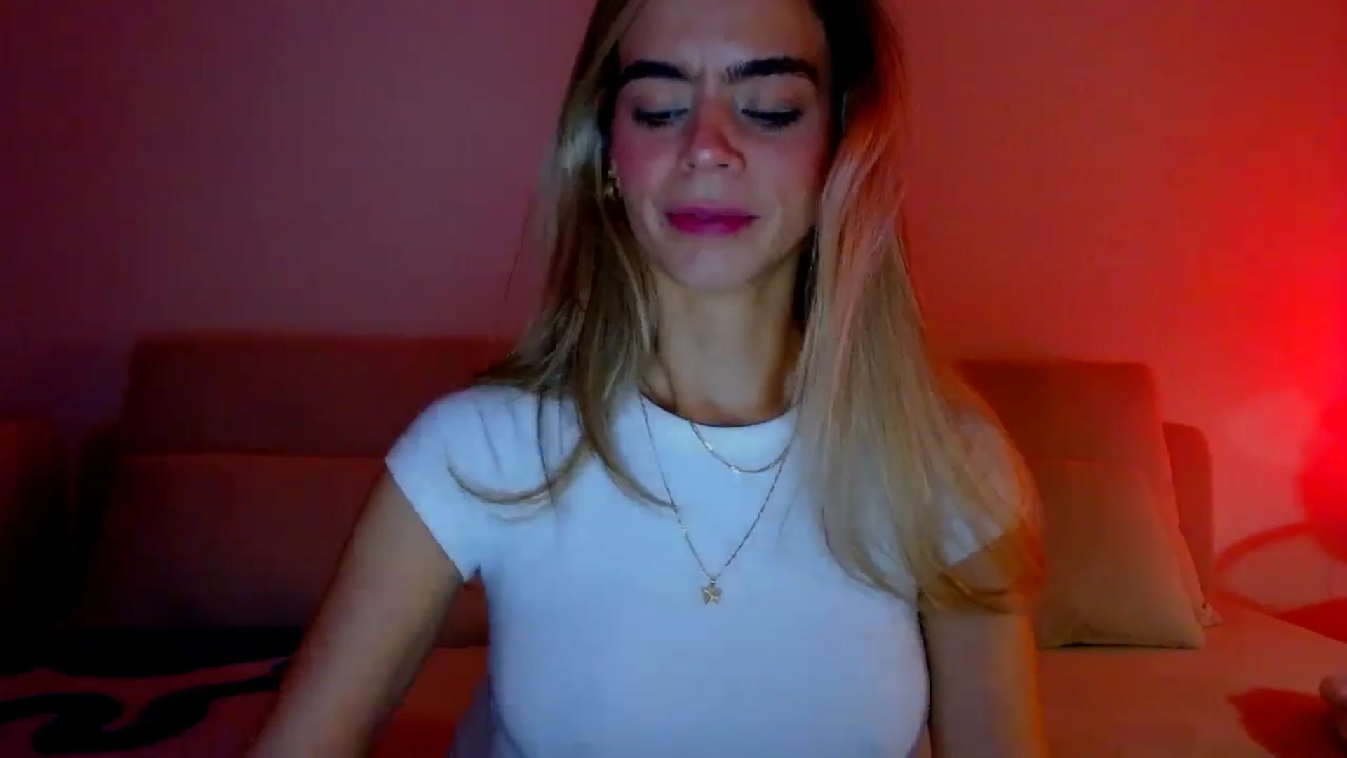 Gallery image thumbnail from fresagirl's myfreecams stream on, 11/27/2024, 21:08 image 9 of 20