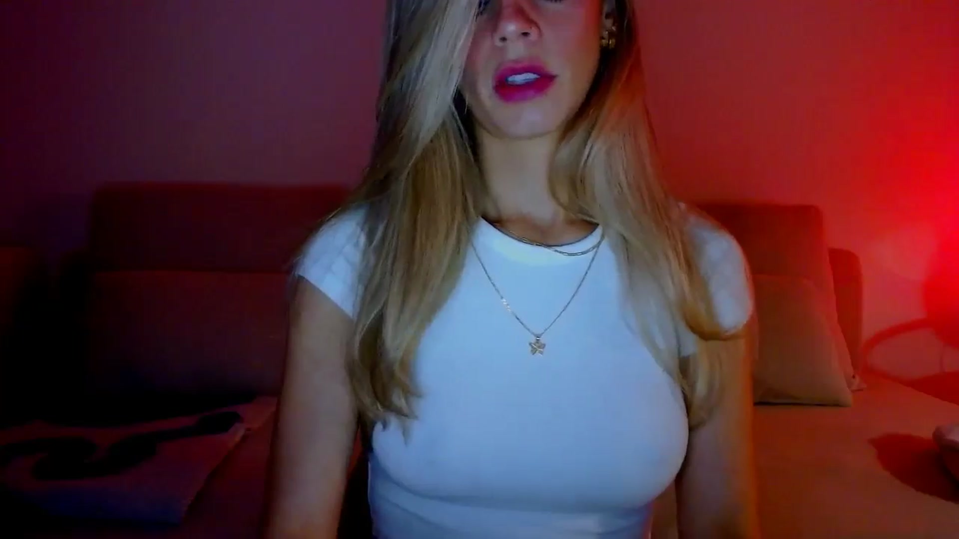 Gallery image thumbnail from fresagirl's myfreecams stream on, 11/27/2024, 21:08 image 16 of 20