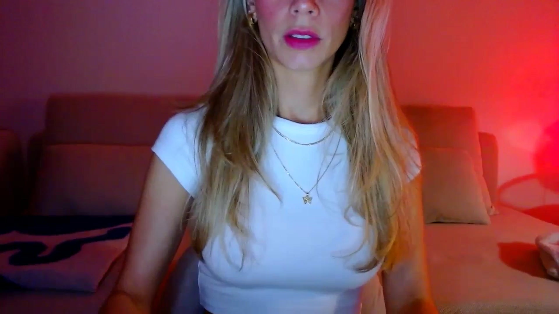 Gallery image thumbnail from fresagirl's myfreecams stream on, 11/27/2024, 21:35 image 6 of 20