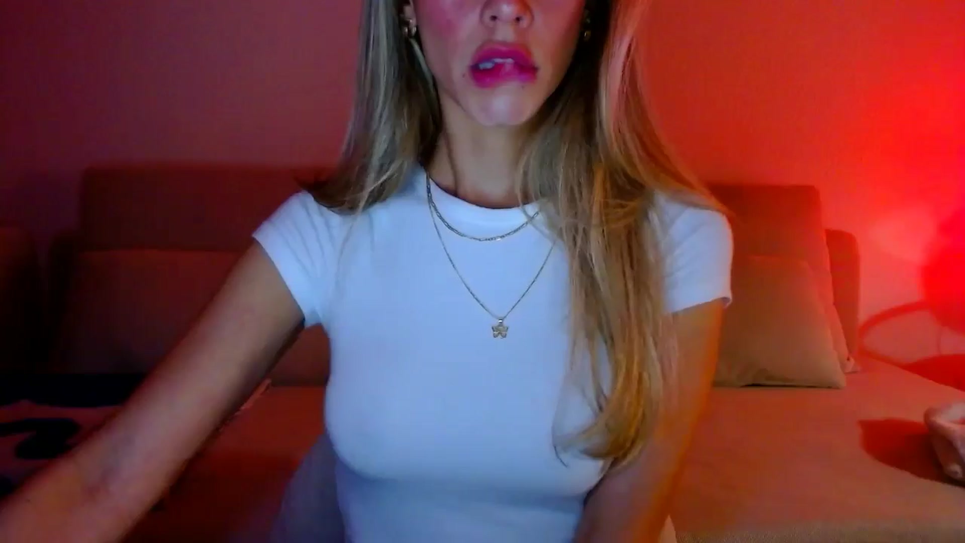Gallery image thumbnail from fresagirl's myfreecams stream on, 11/27/2024, 21:35 image 9 of 20