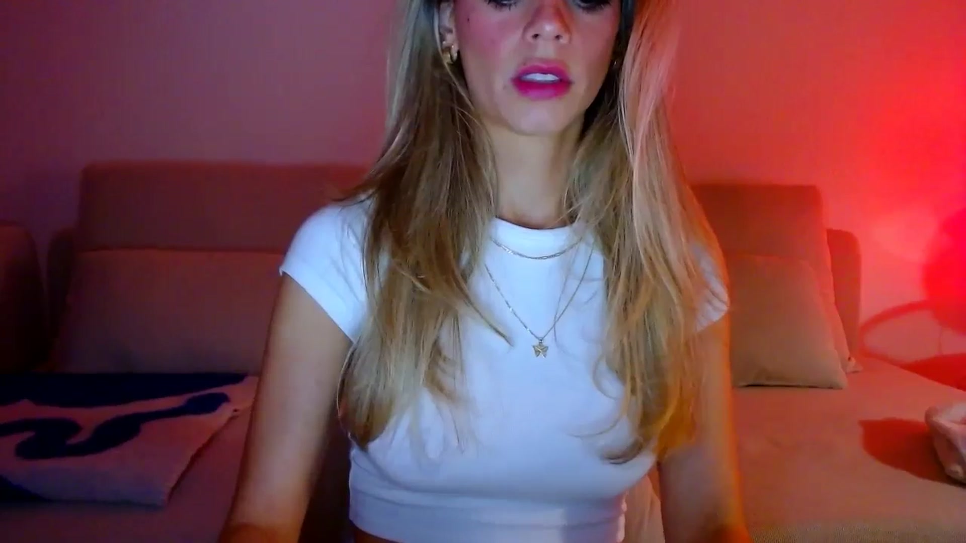 Gallery image thumbnail from fresagirl's myfreecams stream on, 11/27/2024, 21:35 image 7 of 20