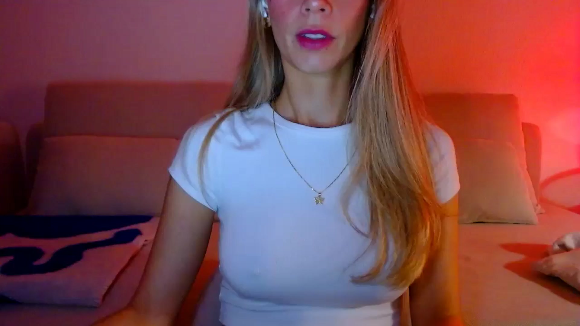 Gallery image thumbnail from fresagirl's myfreecams stream on, 11/27/2024, 21:52 image 12 of 20