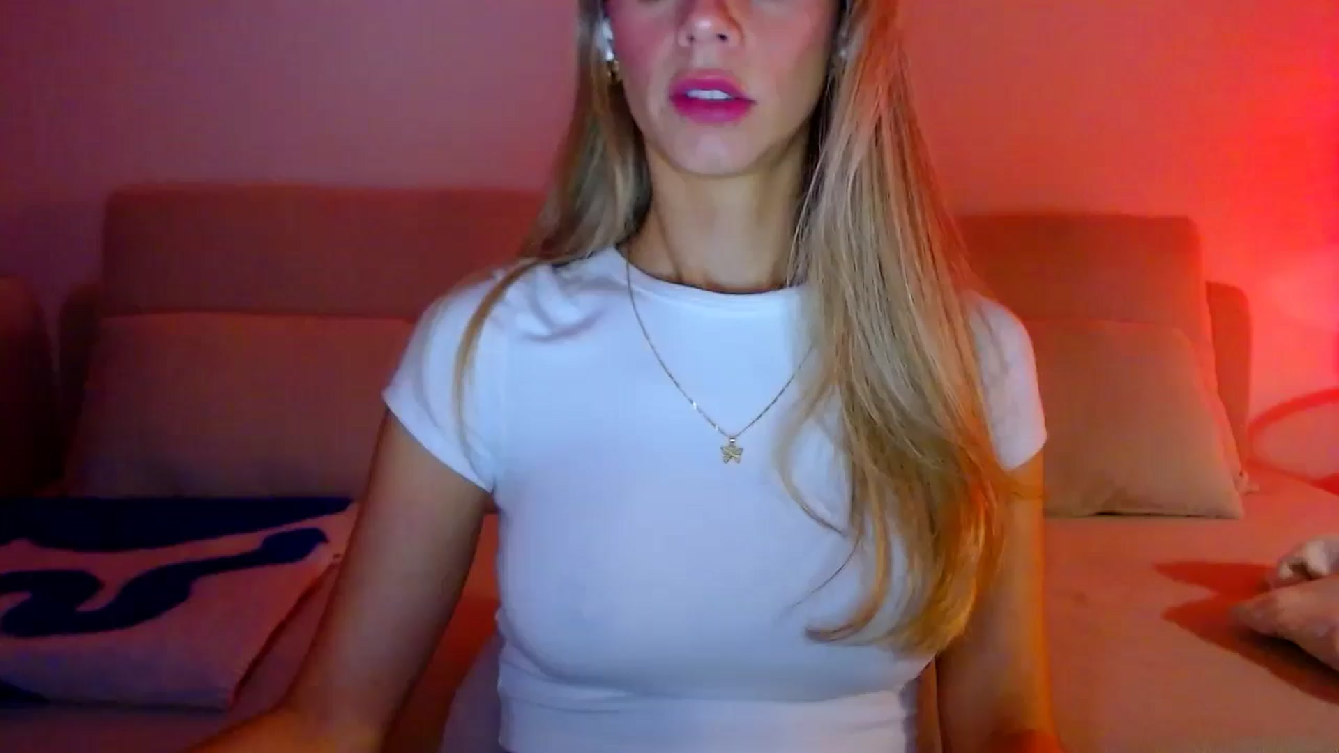 Gallery image thumbnail from fresagirl's myfreecams stream on, 11/27/2024, 21:52 image 13 of 20