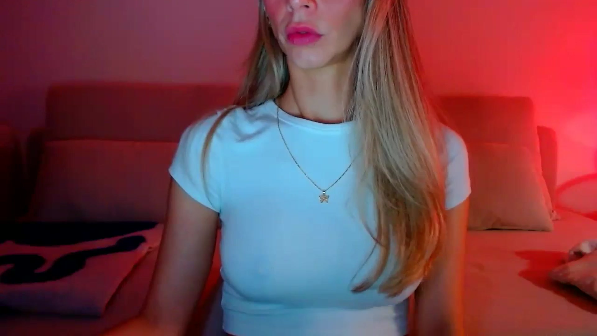 Gallery image thumbnail from fresagirl's myfreecams stream on, 11/27/2024, 21:52 image 7 of 20