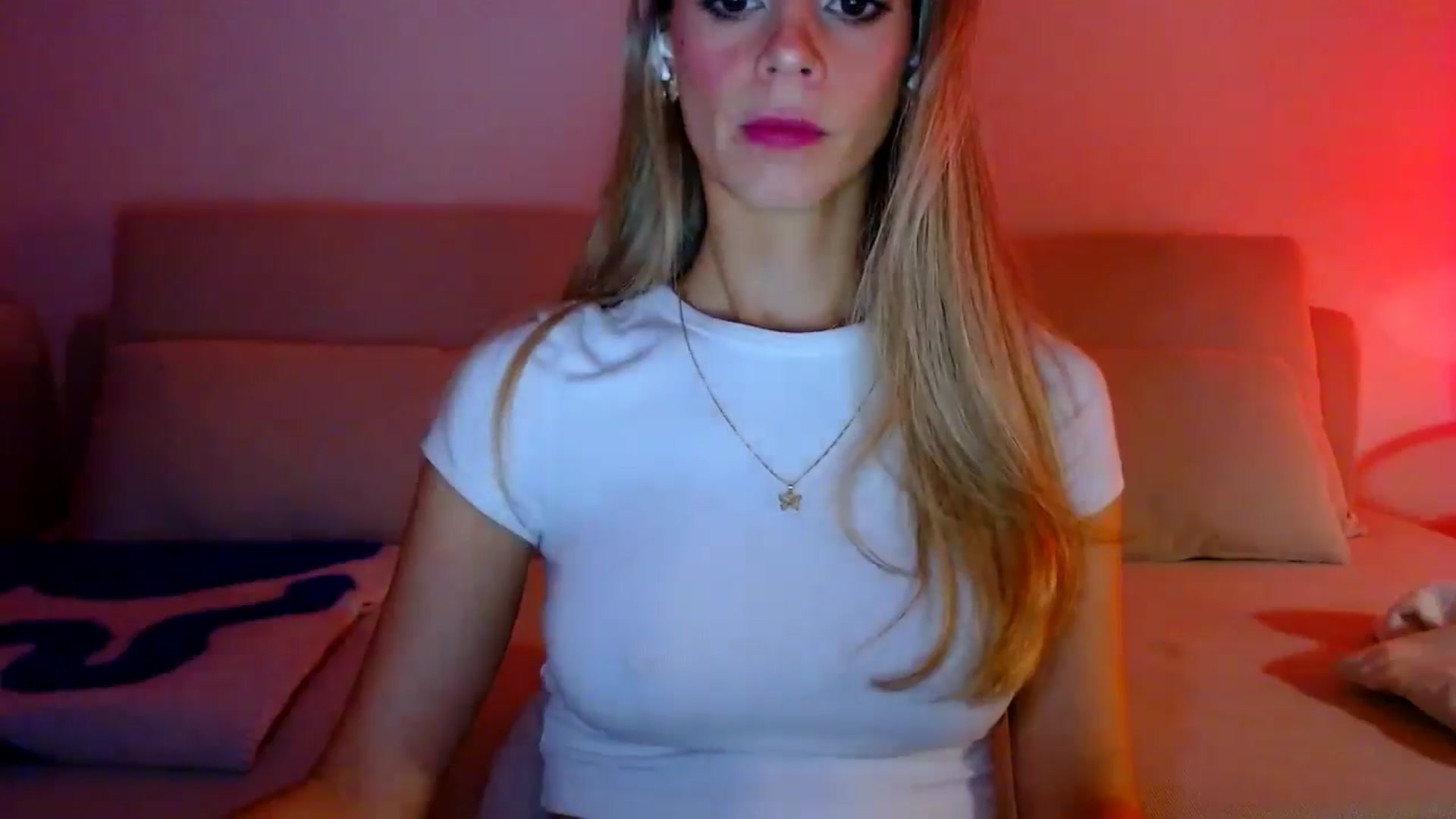 Gallery image thumbnail from fresagirl's myfreecams stream on, 11/27/2024, 21:52 image 17 of 20