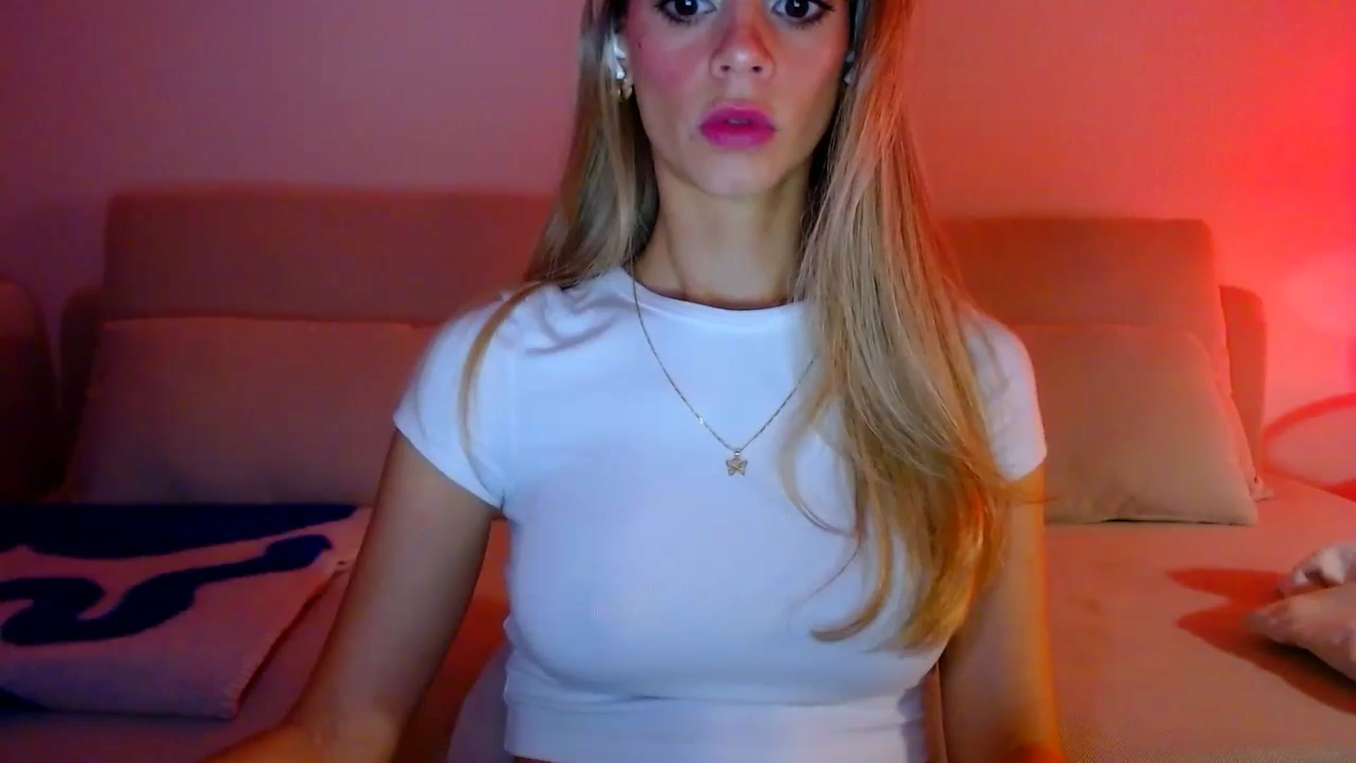 Gallery image thumbnail from fresagirl's myfreecams stream on, 11/27/2024, 21:52 image 18 of 20