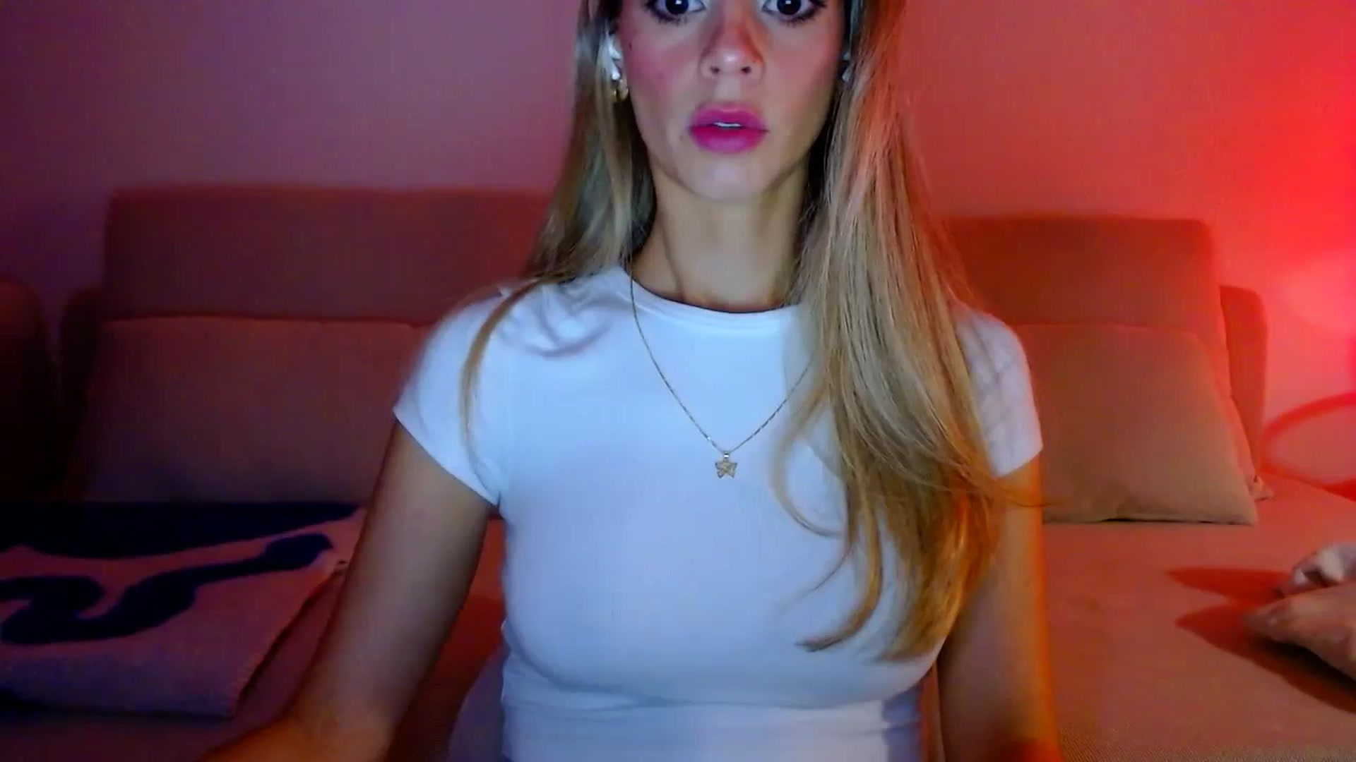 Gallery image thumbnail from fresagirl's myfreecams stream on, 11/27/2024, 21:52 image 20 of 20