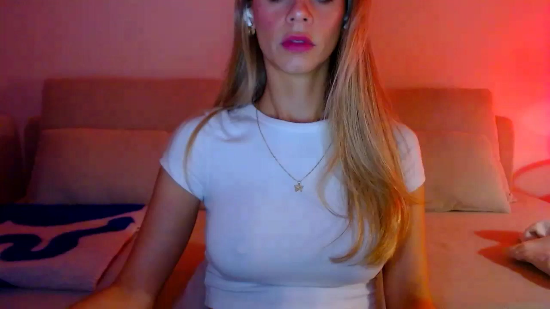 Gallery image thumbnail from fresagirl's myfreecams stream on, 11/27/2024, 21:52 image 14 of 20