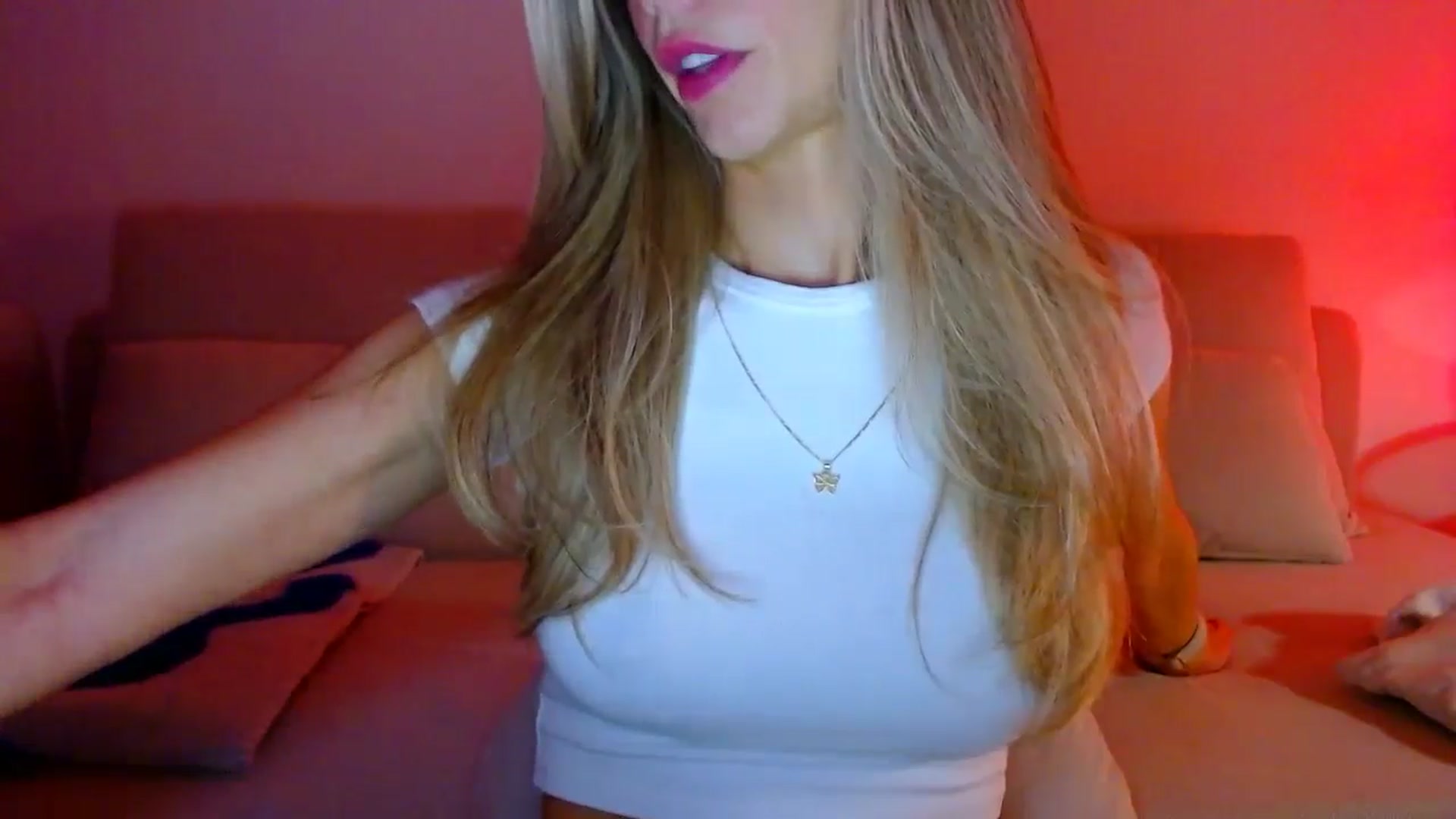 Gallery image thumbnail from fresagirl's myfreecams stream on, 11/27/2024, 21:52 image 4 of 20