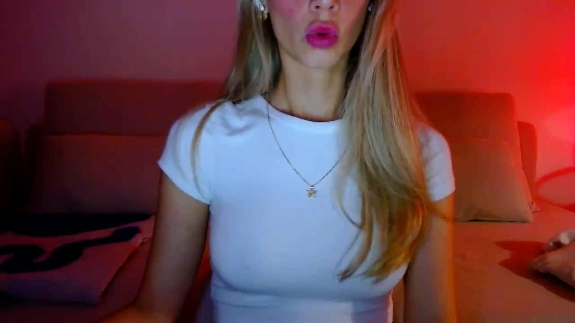 Gallery image thumbnail from fresagirl's myfreecams stream on, 11/27/2024, 21:52 image 10 of 20
