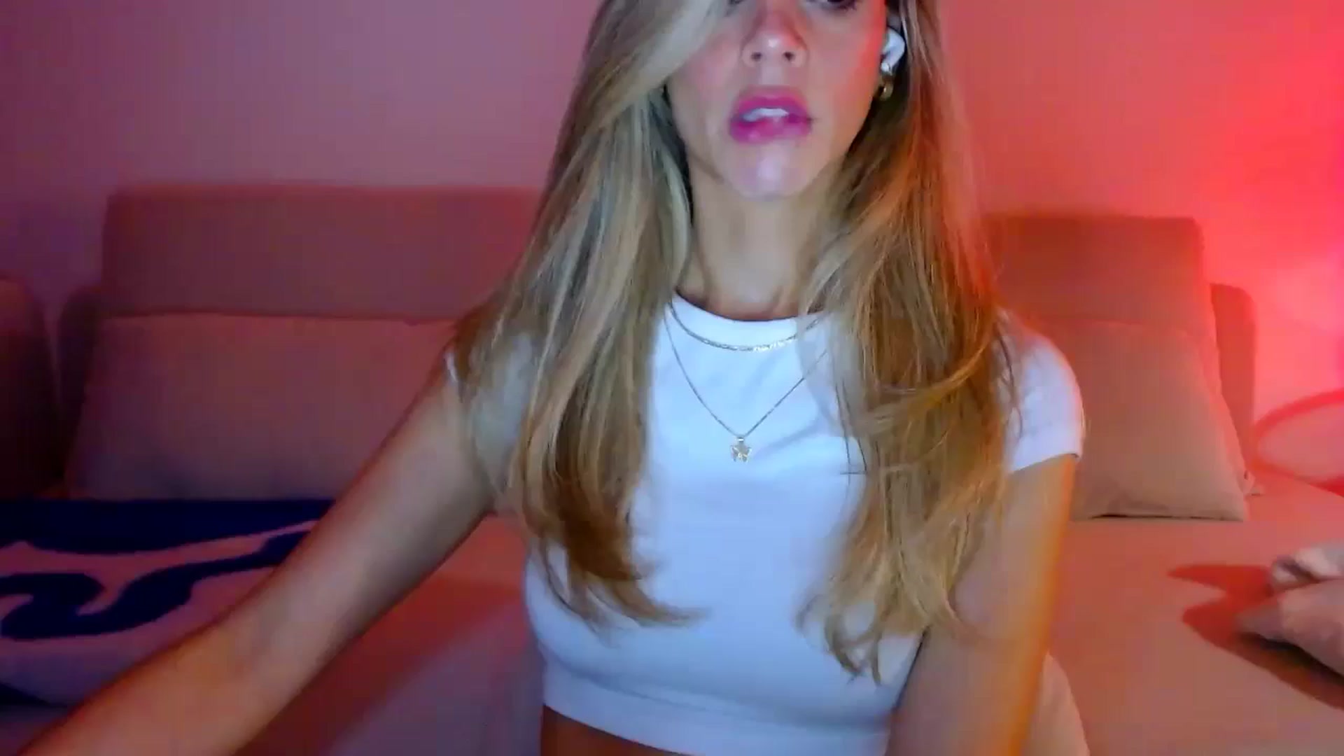 Gallery image thumbnail from fresagirl's myfreecams stream on, 11/27/2024, 23:03 image 16 of 20
