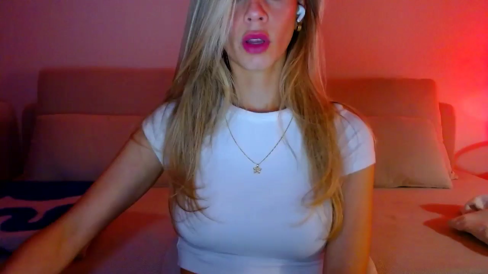 Gallery image thumbnail from fresagirl's myfreecams stream on, 11/27/2024, 23:03 image 1 of 20