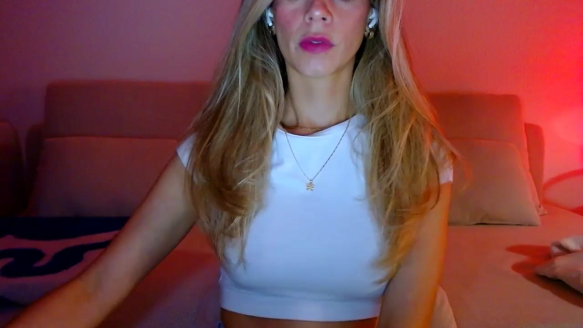 Gallery image thumbnail from fresagirl's myfreecams stream on, 11/27/2024, 23:03 image 6 of 20