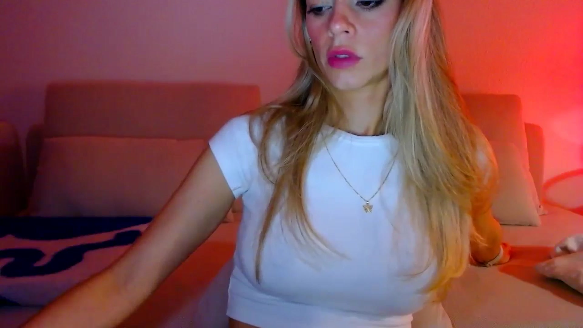 Gallery image thumbnail from fresagirl's myfreecams stream on, 11/27/2024, 23:03 image 2 of 20