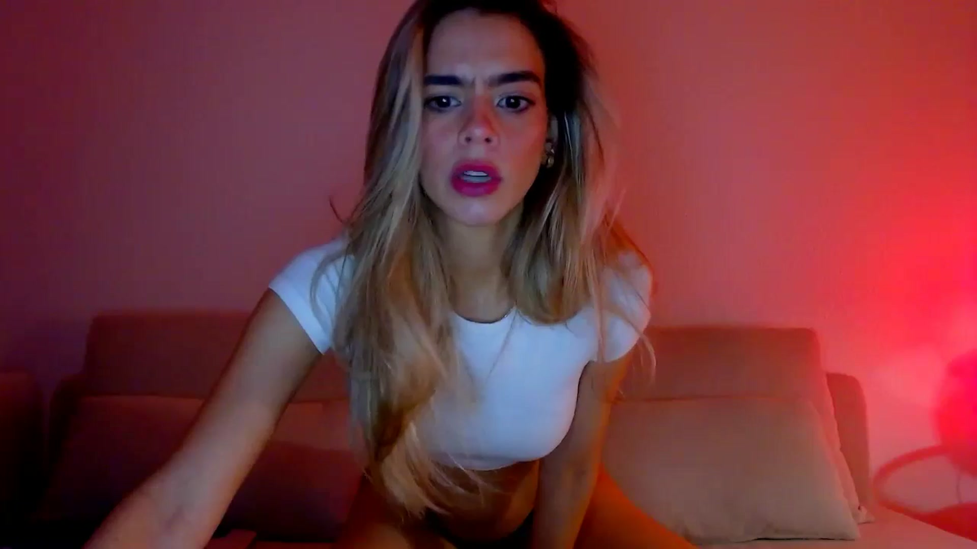 Gallery image thumbnail from fresagirl's myfreecams stream on, 11/28/2024, 21:32 image 9 of 20