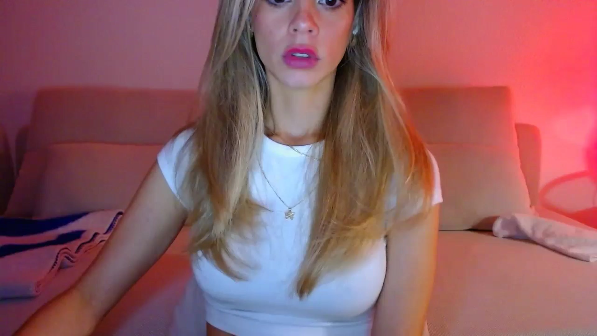 Gallery image thumbnail from fresagirl's myfreecams stream on, 11/29/2024, 24:30 image 19 of 20