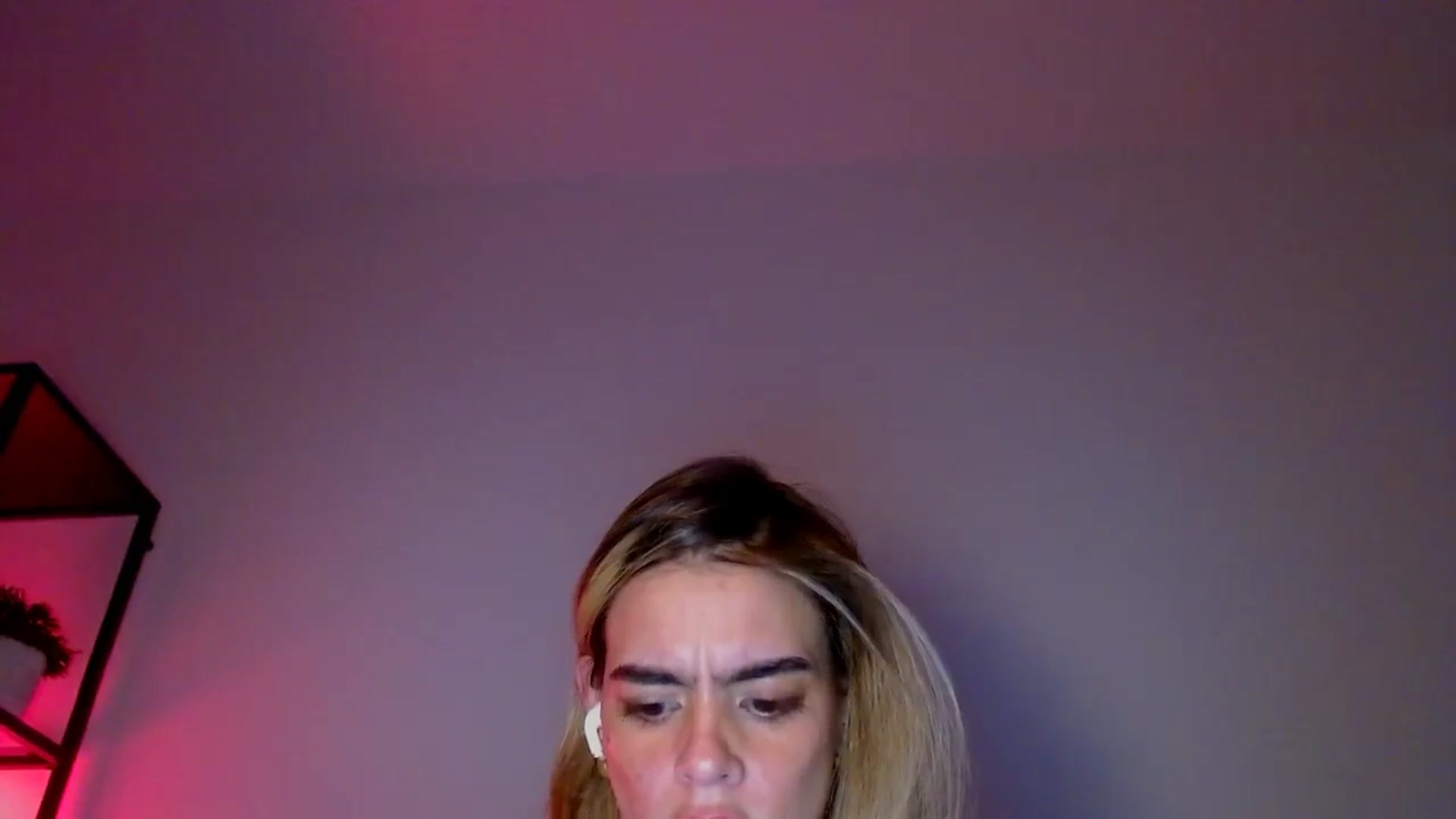 Gallery image thumbnail from fresagirl's myfreecams stream on, 12/10/2024, 22:08 image 20 of 20