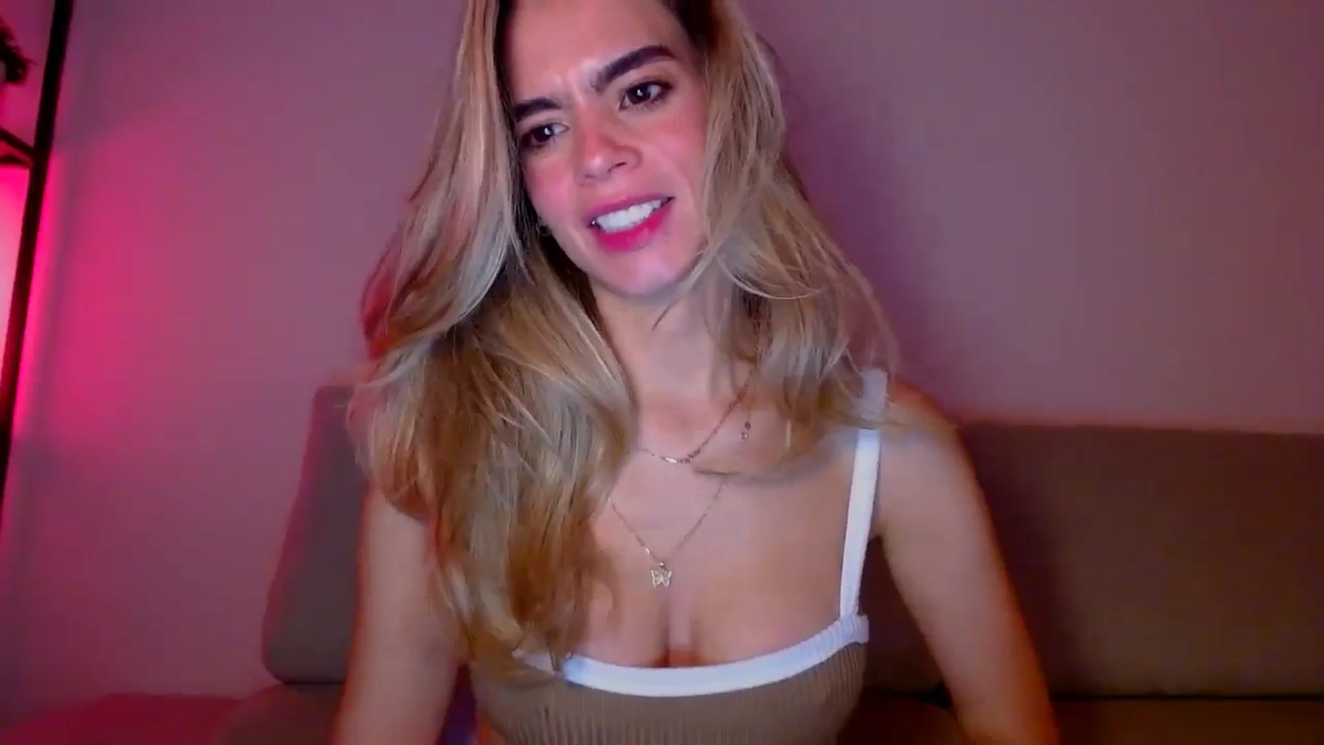 Gallery image thumbnail from fresagirl's myfreecams stream on, 12/12/2024, 24:03 image 11 of 20