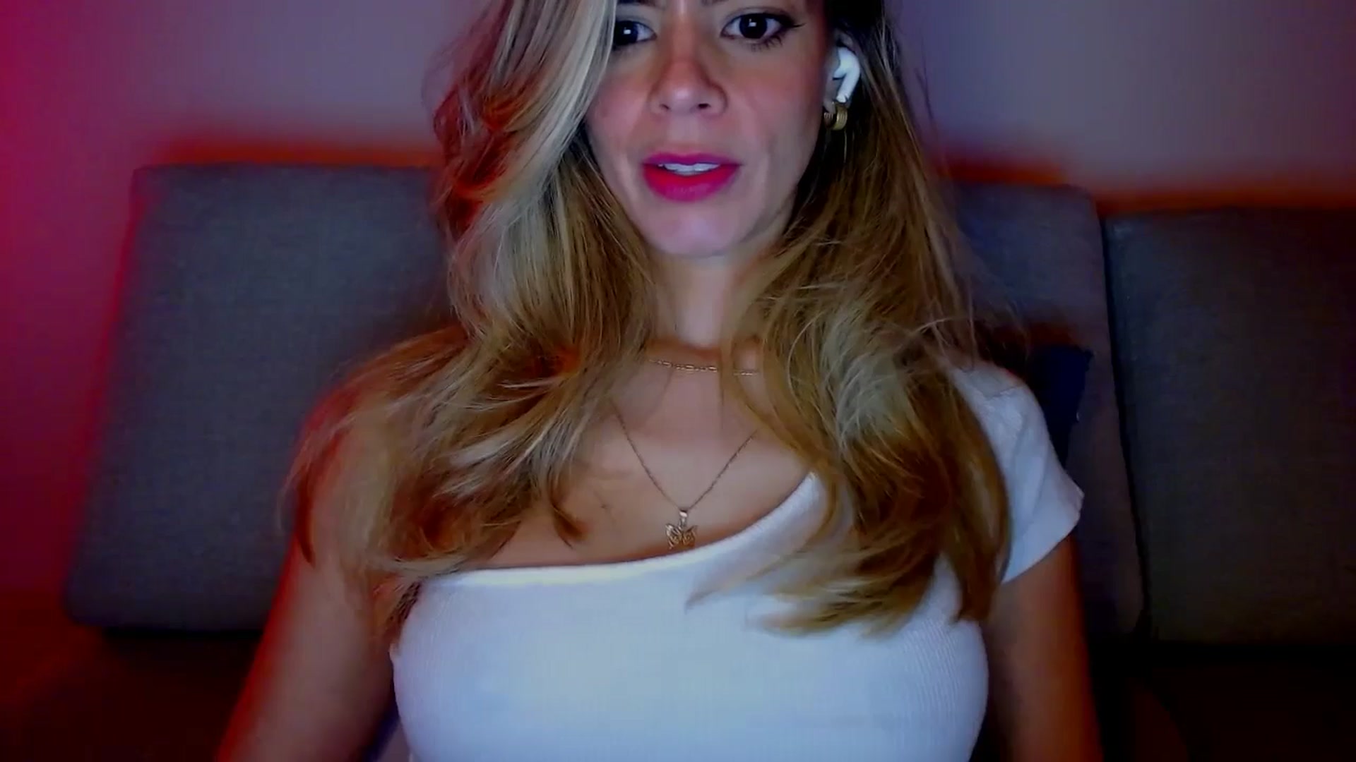 Gallery image thumbnail from fresagirl's myfreecams stream on, 12/18/2024, 24:02 image 15 of 20