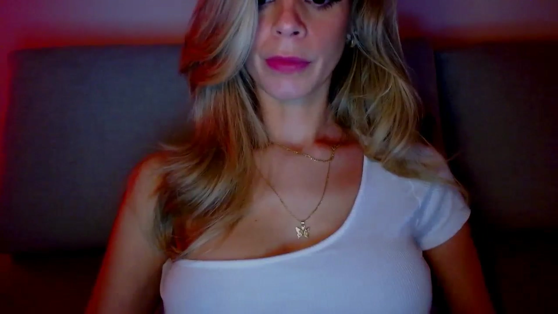 Gallery image thumbnail from fresagirl's myfreecams stream on, 12/18/2024, 24:02 image 12 of 20