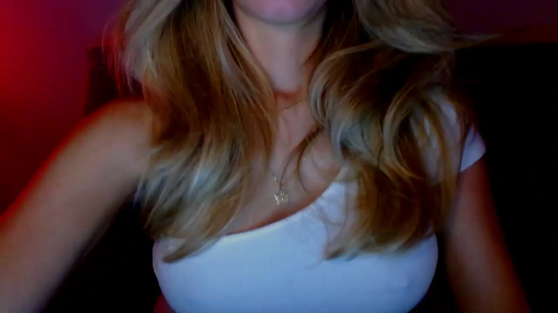 Gallery image thumbnail from fresagirl's myfreecams stream on, 12/18/2024, 02:25 image 17 of 20