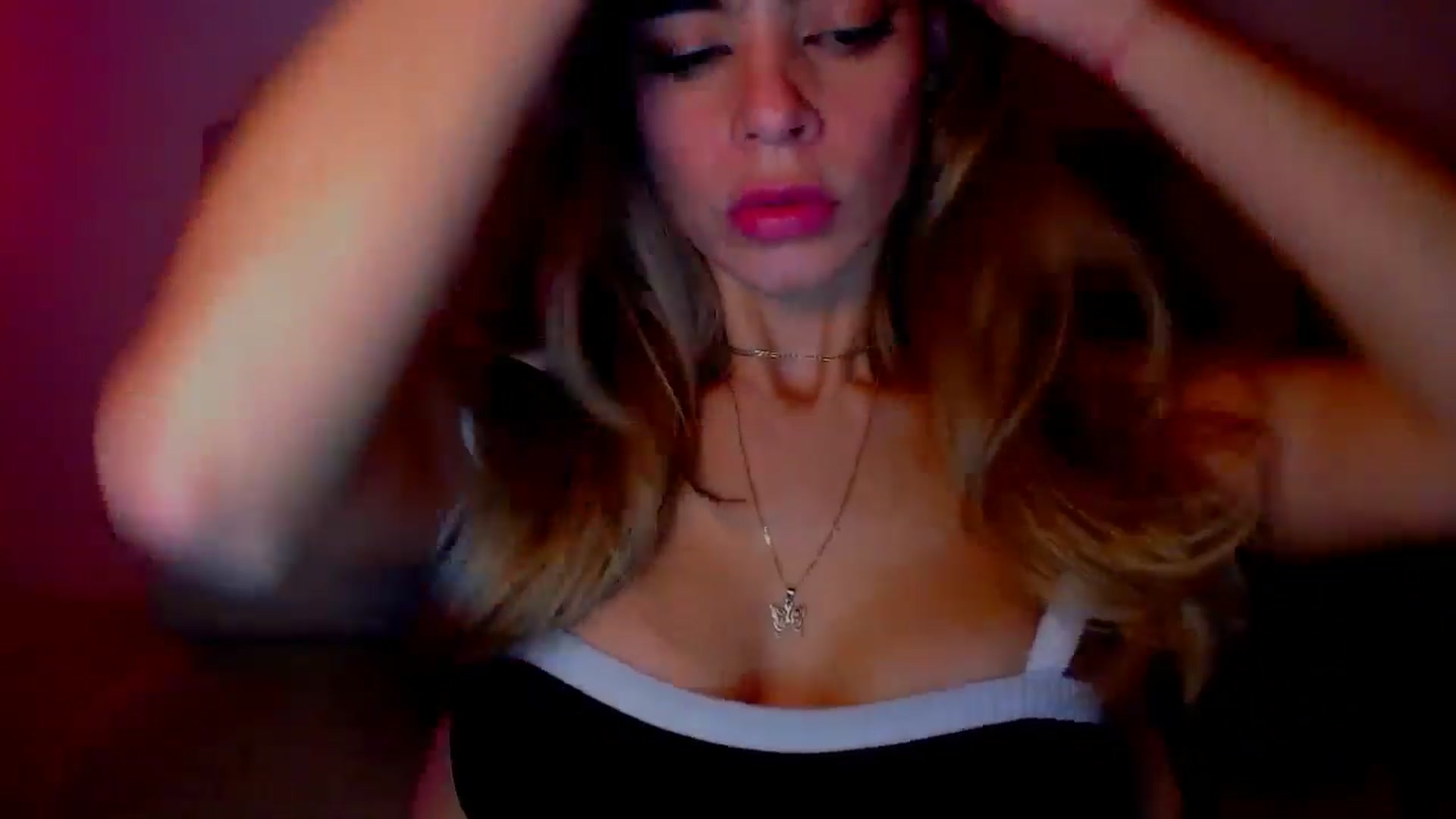 Gallery image thumbnail from fresagirl's myfreecams stream on, 12/18/2024, 23:28 image 18 of 20
