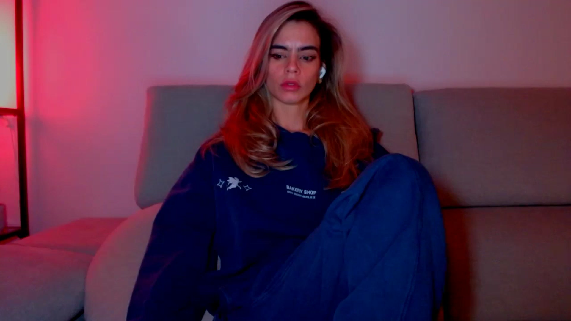Gallery image thumbnail from fresagirl's myfreecams stream on, 12/19/2024, 02:25 image 13 of 20